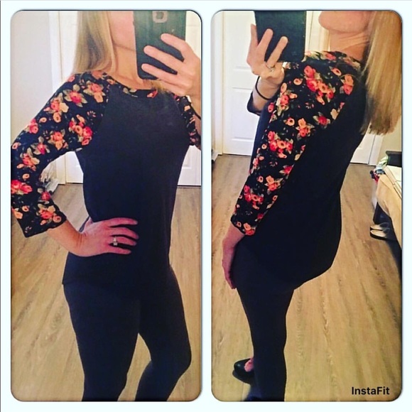 Tops - 🎉HP🎉Gray/Floral quarter sleeve Baseball T